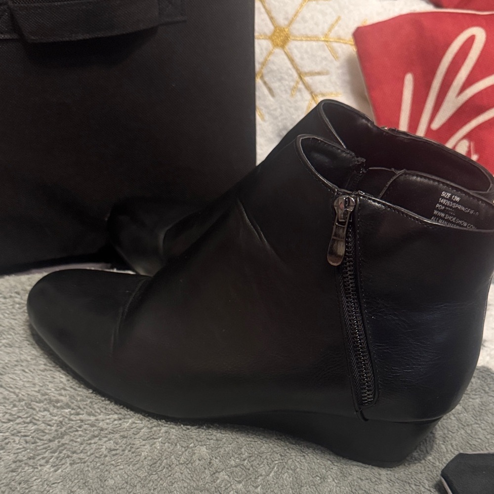 Hot Tomato Sleek Black Ankle Booties